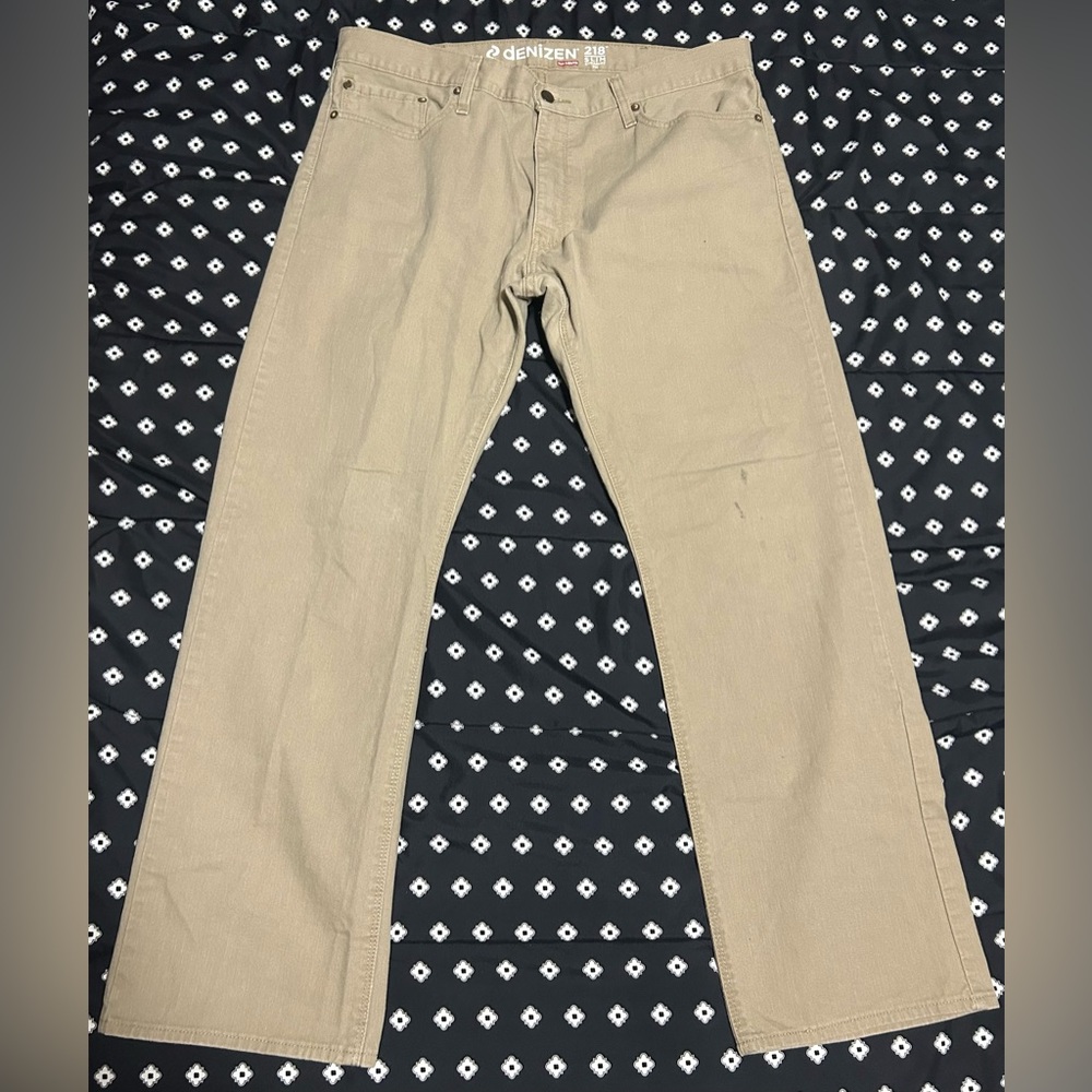 Used Levi’s Denizen 218 Slim Straight Fit- Tan color-M 38x30